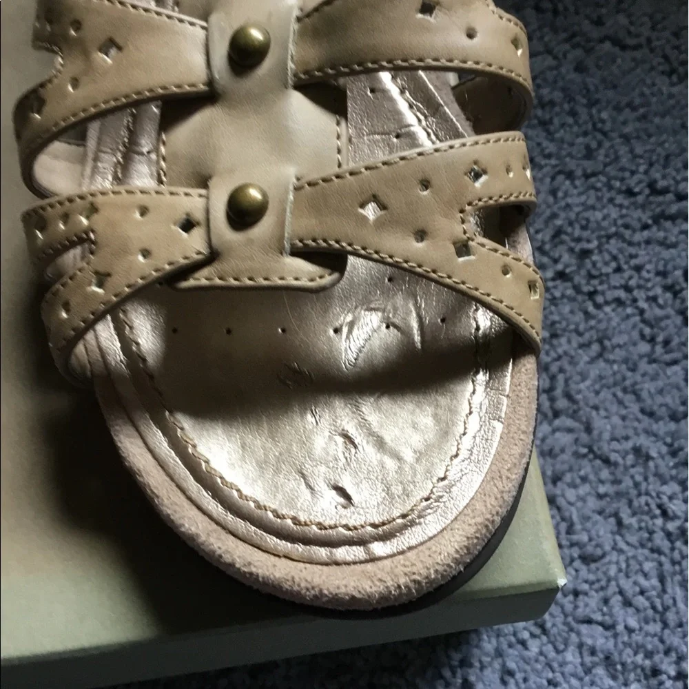Easy Spirit taupe leather